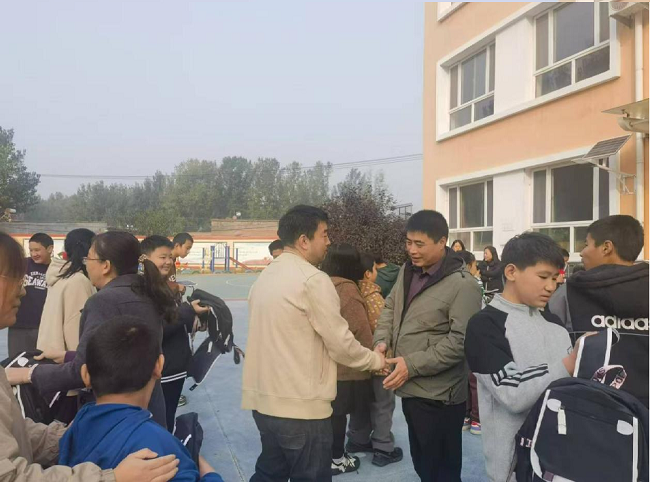 20241030民建保定市委复兴支部赴定兴县特殊教育中心开展慰问活动2.png
