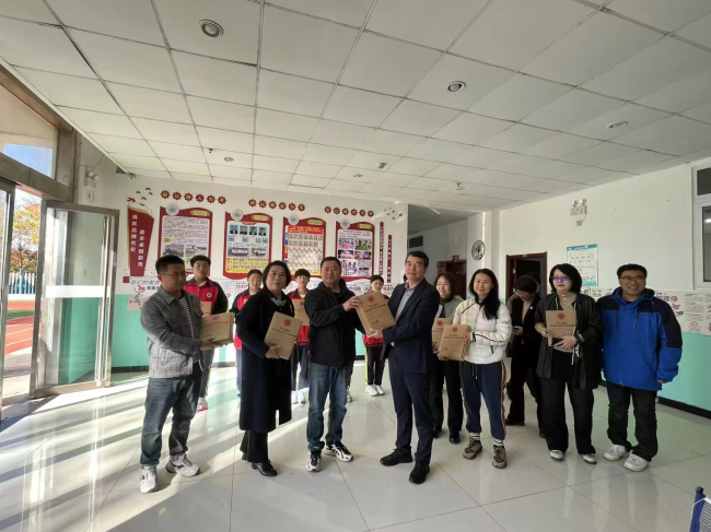 民建秦皇岛市抚宁区支部开展少年急救官海报捐赠活动 (2).jpg