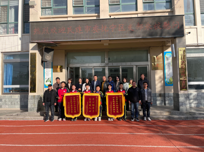 民建抚宁区支部开展金秋助学活动 (2) (2).jpg