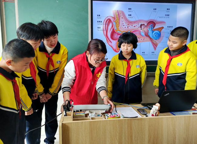 民建邢台市委市直一支部开展爱耳护耳科普活动1 (1) (2).jpg