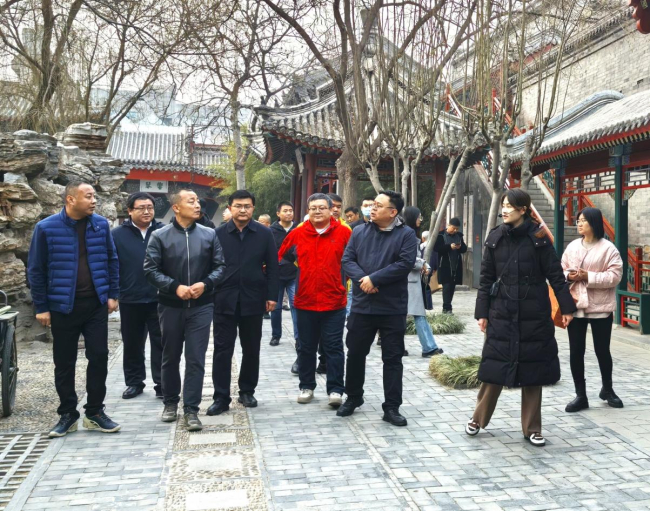 20250312民建保定市委新阶层一支部联合开展“寻美保定——漫步莲池，欣赏扇韵”文化调研活动2.jpg