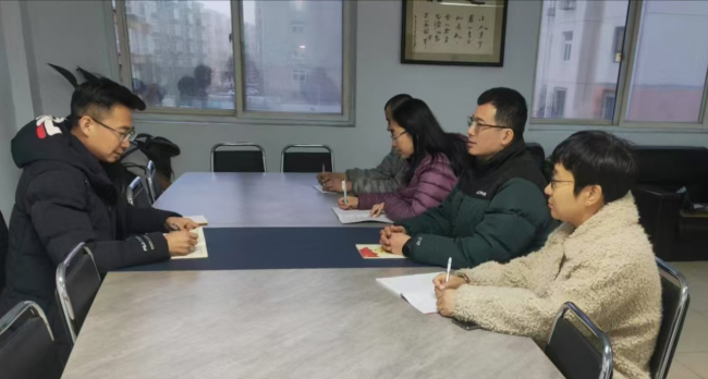 民建张家口市宣化区委综合六支部召开全国“两会”精神学习座谈会 (2).jpg