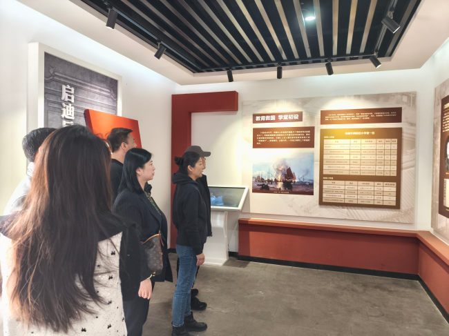 20250331民建保定市委阳光支部赴保定省立第二师范学校纪念馆开展清明祭英烈教育活动3 (2).jpg