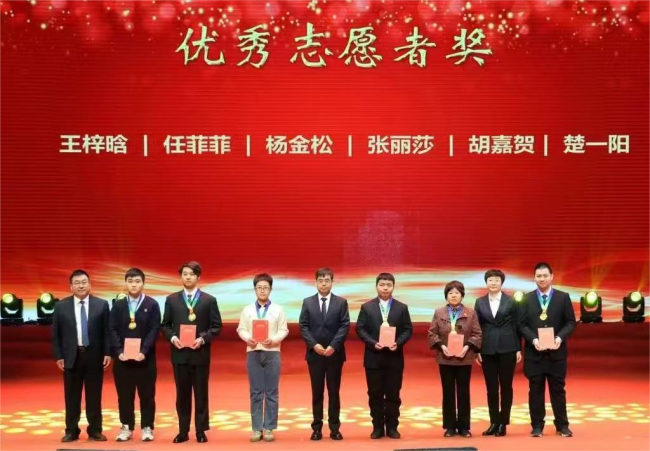 民建会员参与医院志愿服务 传递爱心与温暖1.jpg