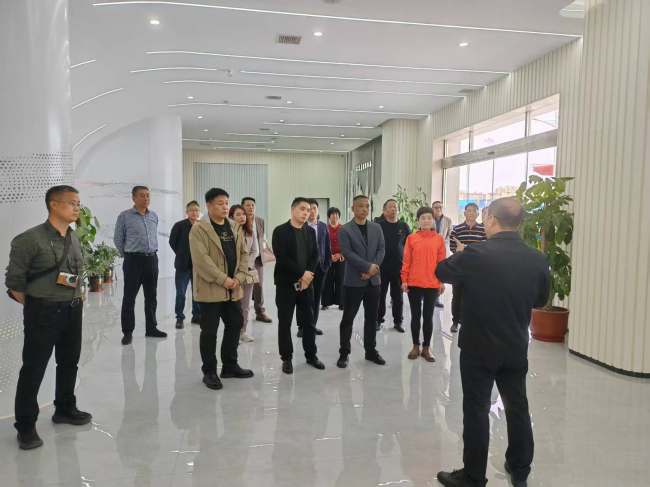 企业委员会和长安五支部赴高邑 (2).jpg