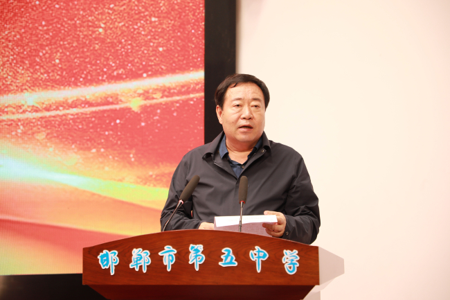 民建邯郸市委会员企业家乐器捐赠暨传统文化走进邯郸市第五中学活动4 (2).jpg