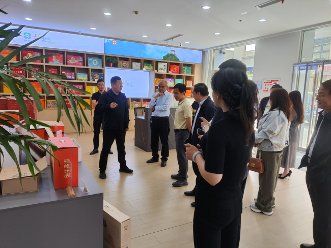 丰宁县考察组到邢台就电商助农开展调研2 (2).jpg