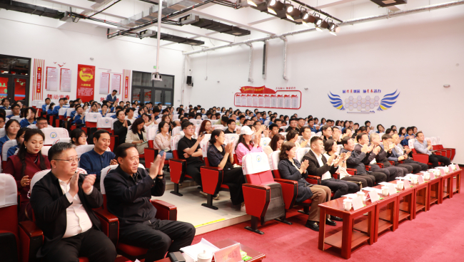 民建邯郸市委会员企业家乐器捐赠暨传统文化走进邯郸市第五中学活动5 (2).jpg
