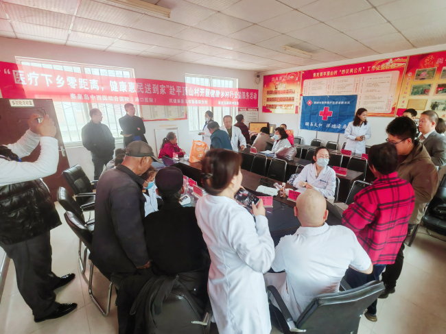 民建基层支部赴青龙县平顶山村开展健康乡村行公益服务活动 (3) (2).jpg