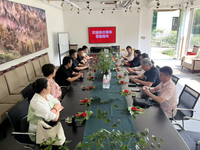 20250424民建保定市委新城支部“洞见行动”——赴中国美术学院望境创意产业发展有限公司考察调研2.jpg