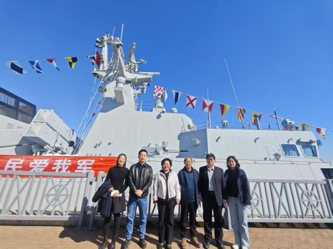 民建秦皇岛市委北戴河总支登舰参观“回家”的秦皇岛舰(1) (2).jpg