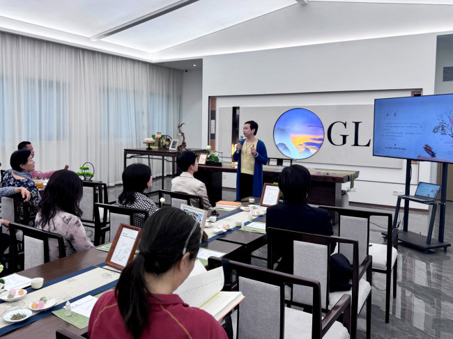 20250428以书为车 共赴文化之约 —— 民建保定市委妇女工作委员会举办女企业家文字美学沙龙2.jpg