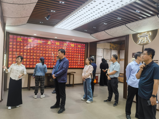 民建衡水市委走进家风馆探寻家国情怀1 (2).jpg