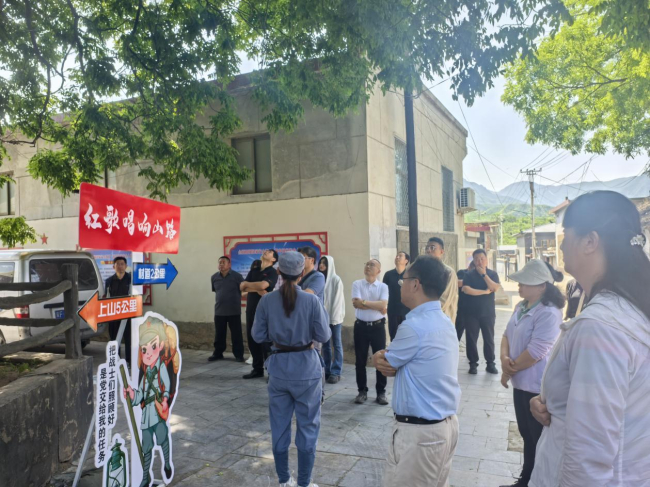 20250522民建保定市委科创园支部、东风支部共赴涞水县九龙镇山南红色教育基地开展学习教育活动2 (2).jpg
