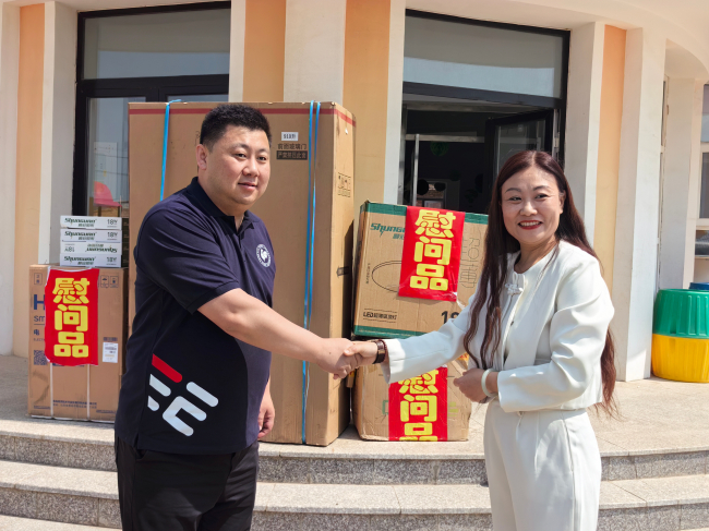 民建张家口市社服委开展“小手传大爱，同心暖未来”六一捐助活动 (1)5 (2).jpg