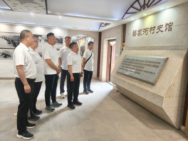 20250610“学规定、强作风、树形象”主题教育┃民建保定市委新阶层二支部赴延安市延川县梁家河村开展学习教育活动2 (2).jpg