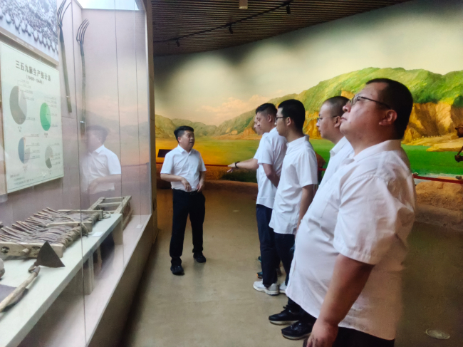 20250612“学规定、强作风、树形象”主题教育┃民建保定市委新阶层二支部赴南泥湾革命旧址参观学习2 (1) (2).jpg