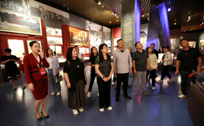 民建张家口市委宣化区委赴中国共产党历史展览馆开展主题教育活动 3 (2).jpg