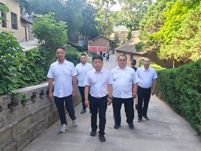 20250612“学规定、强作风、树形象”主题教育┃民建保定市委新阶层二支部赴王家坪革命旧址参观学习2 (2).jpg