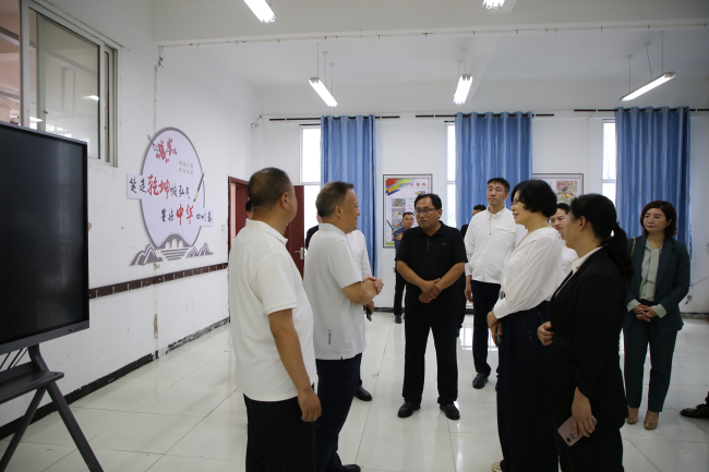 武云秀副主委带队赴毕节黔西帮扶调研毕节实验二中 (2).jpg