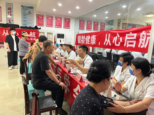 1民建承德市委医药卫生支部积极参与2025年老年健康宣传周活动2 (2).jpg