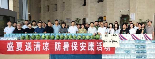 20250630盛夏送清凉 防暑保安康——民建保定市委东风支部、文化宣传委员会联合民革保定市委新阶层支部开展一线干部职工慰问活动1.jpg