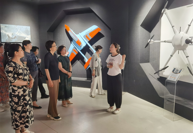 民建河北省委妇女委员会2025年全体会议在衡水召开全体会议4 (2).jpg