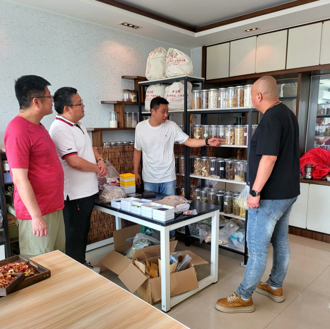 20250707民建保定市委新阶层一支部赴会员企业高新区一道方食品中心参观调研2.jpg