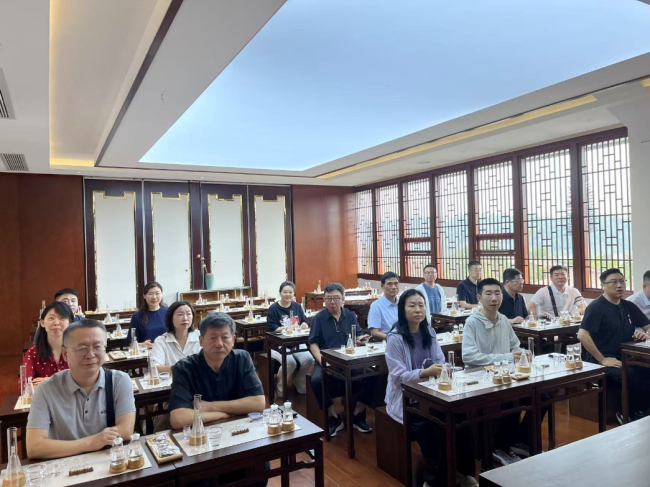 唐山民建部分企业家会员赴四川泸州调研.jpg