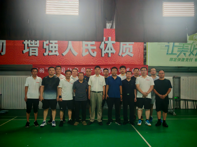 民建衡水市委举办 “‘羽’你同行聚同心，挥拍争锋显担当” 羽毛球友谊赛1 (2).jpg