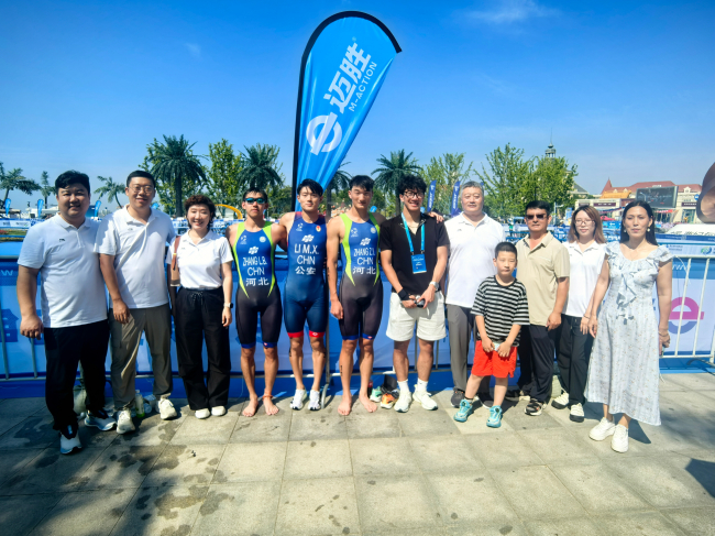 20250728民建保定市委新城支部慰问河北铁人三项队员 (2).jpg