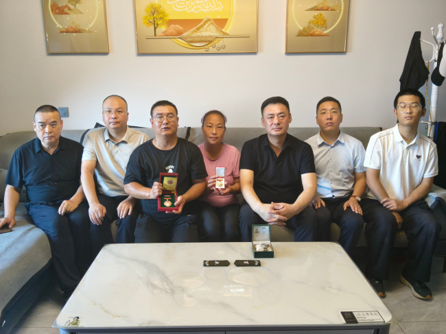 20250731民建保定市委新阶层二支部联合中小企业营销协会开展慰问老兵活动2 (2).jpg