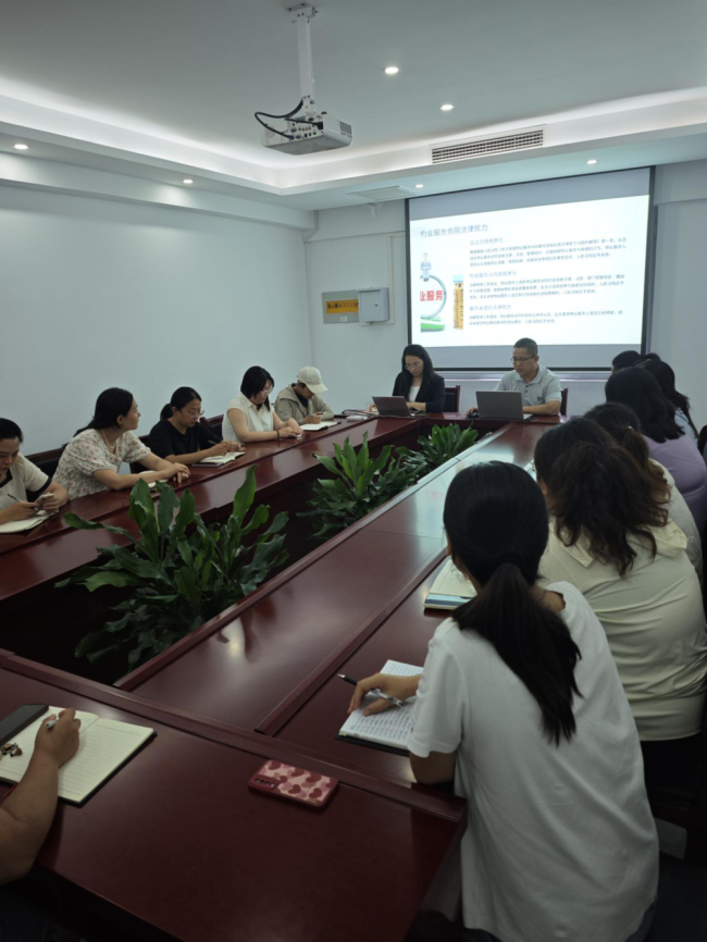 民建会员梁静然送法进封龙社区，助力基层治理 (2).jpg