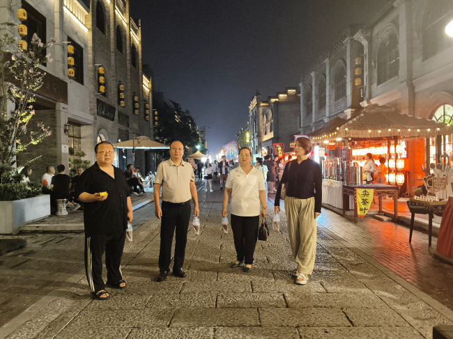 20250812民建保定市委新阶层二支部开展“与企共情”活动——走访调研保定市西大街夜经济2 (2).jpg