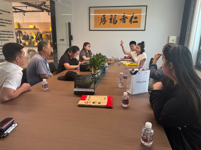 20250822民建保定市委河北农业大学支部、农村农业委员会开展白沟箱包产业带“政校企”产教融合人才培养调研活动2 (2).jpg