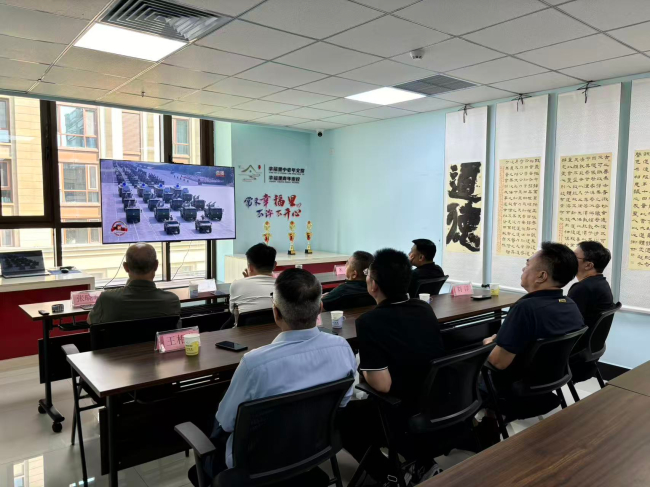 1民建承德市委企业委员会组织集体收看纪念抗战胜利80周年阅兵仪式 (2).jpg