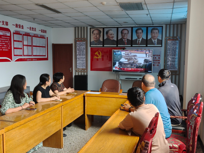民建唐山市委丰南区总支组织观看中国人民抗日战争暨世界反法西斯战争胜利80周年纪念大会 (1) (2).jpg