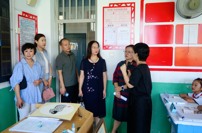 民建唐山市委路北区工委四支部举办“师泽如光 微观成炬”教师节慰问活动 (1) (2).jpg
