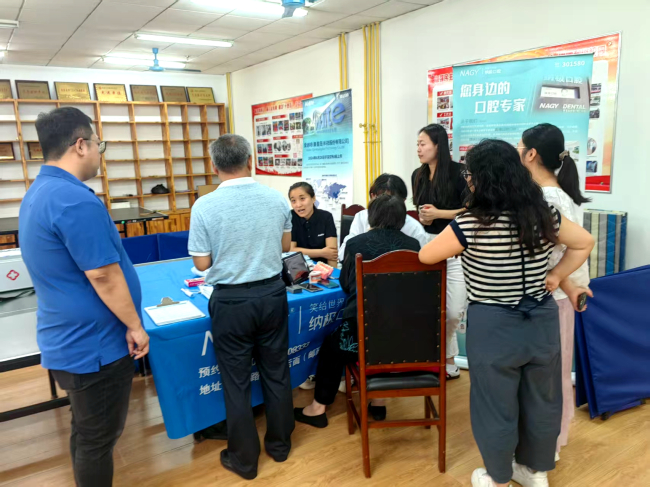 9月8日民建基层组织联合开展教师节医疗慰问活动 (2).jpg