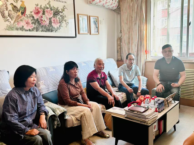 民建唐山市委路北区工委九支部看望老会员金老师 (2).jpg