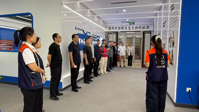 民建秦皇岛市委企业家委员会赴大鸟科技教育集团开展调研 (4).jpg