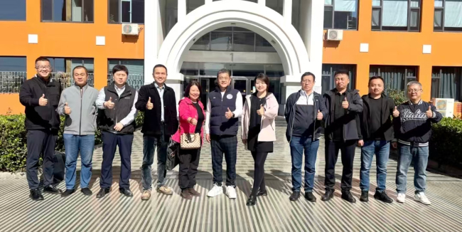 民建石家庄市委科教文专委会赴石家庄功夫足球俱乐部走访调研 - 副本1 (2).jpg