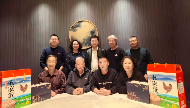 九九重阳暖人心 民建裕华区二支部走访慰问老会员 (2).jpg 九九重阳暖人心 民建裕华区二支部走访慰问老会员 (2).jpg