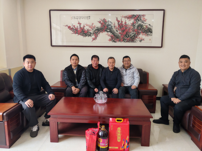 20251031九九重阳送温暖 新老会员话发展——民建保定市委三丰支部组织开展“重阳节”慰问活动1.jpg