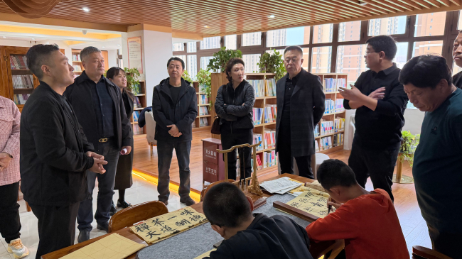 20251030民建保定市委新城支部联合韩北社区赴竞秀区新秀学校开展书法进校园活动2 (2).jpg