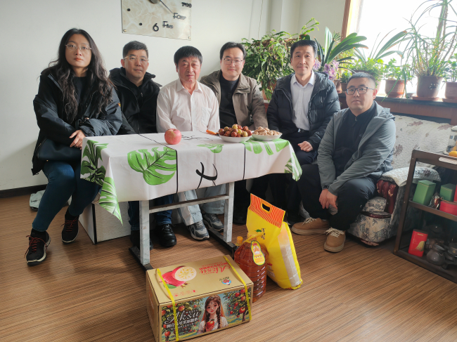 传承敬老爱老美德民建秦皇岛市委企业二支部支委会开展重阳节慰问活动 (3).jpg 传承敬老爱老美德民建秦皇岛市委企业二支部支委会开展重阳节慰问活动 (3).jpg